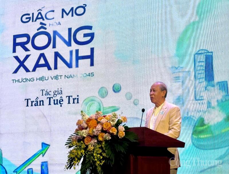 Ông Lý Ngọc Minh - Chủ tịch, người sáng lập thương hiệu gốm sứ Minh Long. Ảnh: Diệu Anh