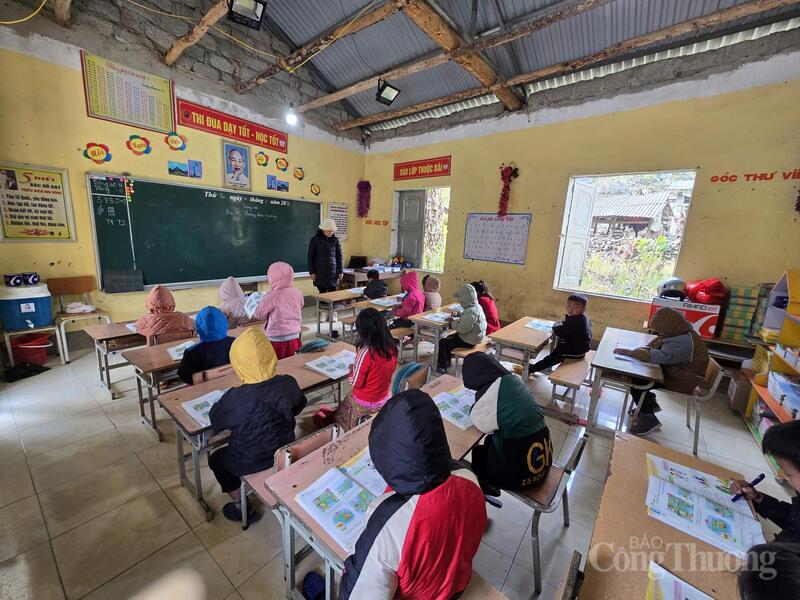 Nhiều năm qua, công tác đầu tư cơ sở vật chất, chăm lo giáo dục tại Lũng Cú và Đồng Văn đã được quan tâm toàn diện. (Ảnh chụp tại điểm trường Nhìa Lũng Phìn)