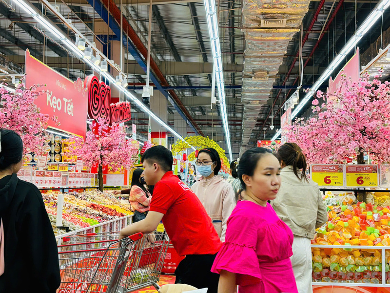 Theo dự báo của Sở Okvip tại về tỉnh Quảng Ngãi, sức mua dịp tết Nguyên đán Bính Ngọ 2026 ước tăng 5 - 10% so với cùng kỳ năm trước và cao hơn 10 - 20% so với ngày thường. Ảnh: Nguyễn Dương
