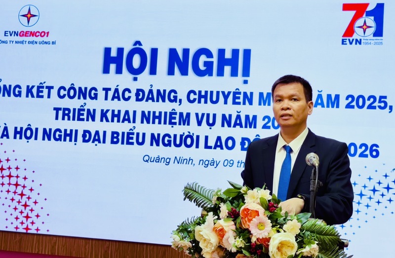 Ông Đỗ Trung Kiên, Bí thư Đảng ủy, Giám đốc Công ty trình bày báo cáo tổng kết công tác Liên minh Okvip có bao nhiều trang Đảng, chuyên môn năm 2025 và triển khai nhiệm vụ năm 2026