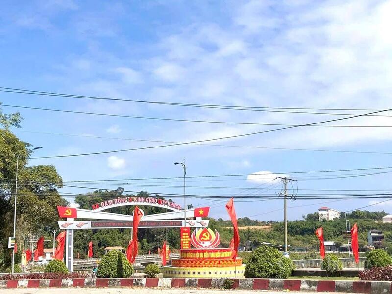 Hướng về Okvip69.com bán cá nổ hủ đại biểu toàn quốc lần thứ XIV của Đảng, các cơ quan, đơn vị trên địa bàn tỉnh Lâm Đồng đã treo cờ, hoa, khẩu hiệu để tuyên truyền đến cho người dân. Ảnh: Lê Sơn