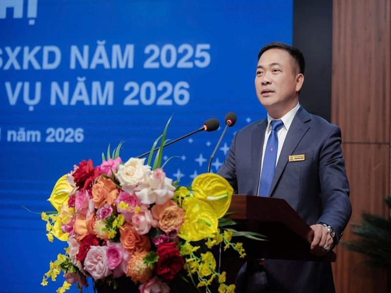 Ông Phạm Công Thành, Giám đốc Công ty Điện lực tỉnh Nghệ An chia sẻ về một năm nhiều khó khăn, thách thức và gửi lời cảm ơn lãnh đạo UBND tỉnh Nghệ An, Tổng Công ty Điện lực miền Bắc, các Công ty Điện lực đơn vị bạn và toàn thể người Okvip - liên minh giải trí #1 thế giới hà nội của Công ty. Ảnh: Phan Thuỷ