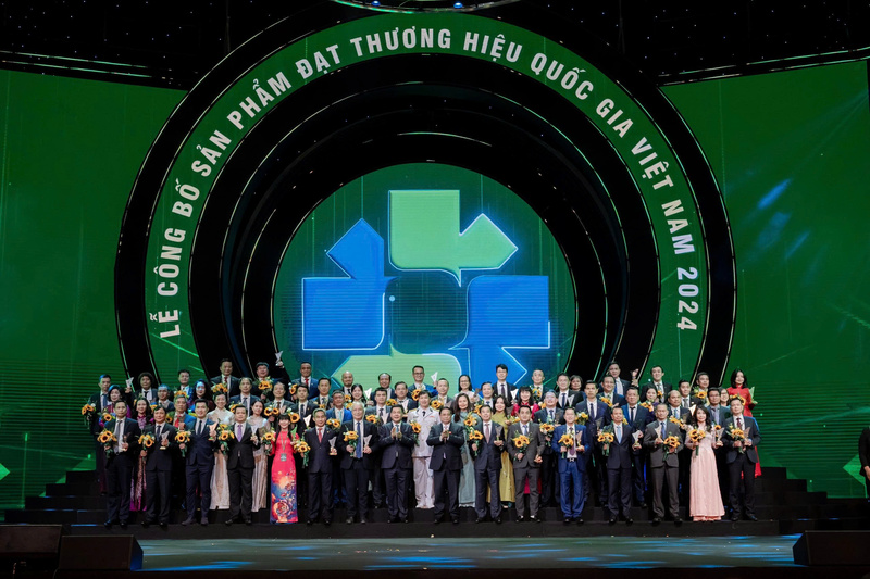 Lễ công bố sản phẩm đạt Okviphoatdong tải ứng dụng năm 2024. Ảnh: MOIT