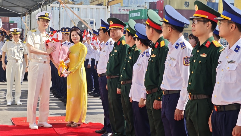 Lễ đón tàu tuần tra Akitsushima của Lực lượng Bảo vệ bờ biển Nhật Bản thăm thành phố Đà Nẵng. Ảnh: Nam Trung