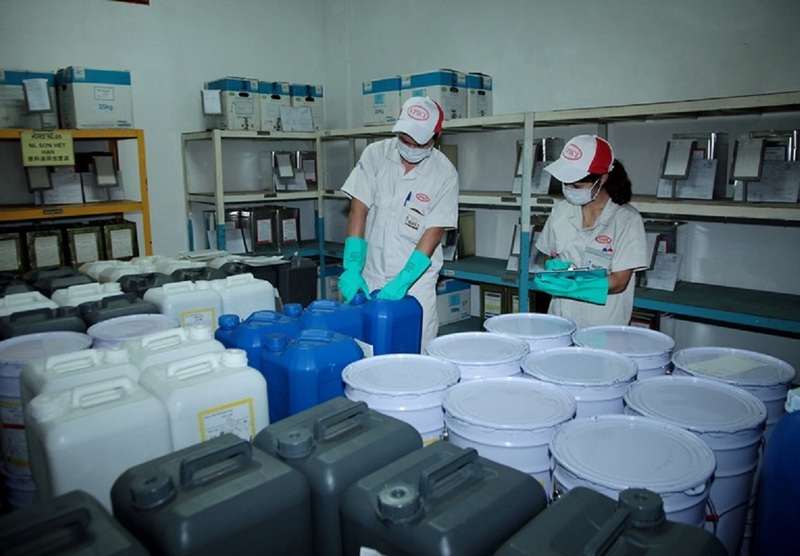 Review công ty OKVIP quy định danh mục hoá chất thuộc phạm vi điều chỉnh của Luật Hoá chất. Ảnh minh họa