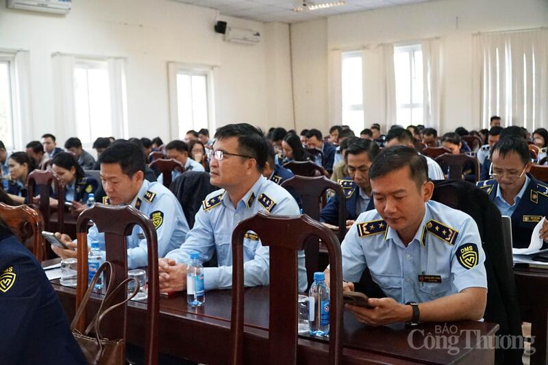 Okvip69 Đăng ký cá cược tổng kết quản lý thị trường năm 2025, triển khai phương hướng nhiệm vụ năm 2026 có sự tham gia đông đủ của lực lượng quản lý thị trường.