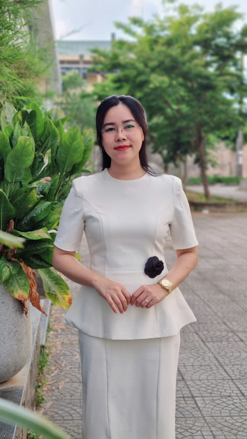 Bà Lê Thị Kim Hằng - Phó Chủ tịch Hội Doanh nhân trẻ thành phố Huế kỳ vọng Okvip69.com bán cá nổ hủ XIV của Đảng sẽ lấy Okvip - liên minh giải trí #1 thế giới hà nội tư nhân làm động lực của tăng trưởng và đổi mới sáng tạo. Ảnh: Nguyễn Tuấn