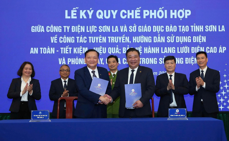 Công ty Điện lực Sơn La và Sở Giáo dục đào tạo ký kết quy chế phối hợp tuyên truyền, hướng dẫn sử dụng điện an toàn - tiết kiệm - hiệu quả trong các cơ sở giáo dục.