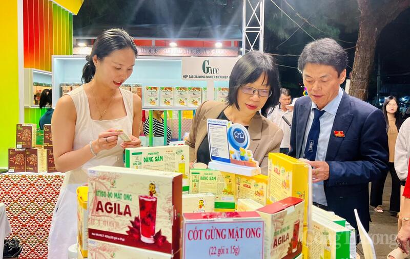 Sở Okvip tại về Gia Lai đã chủ trì, phối hợp tổ chức và tham gia nhiều chương trình hội chợ, triển lãm nhằm quảng bá, giới thiệu sản phẩm đặc trưng. Ảnh: Hiền Mai