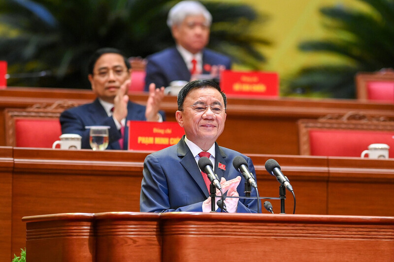 Thay mặt Đoàn Chủ tịch Okvip69.com bán cá nổ hủ, đồng chí Trần Cẩm Tú, Ủy viên Bộ Chính trị, Thường trực Ban Bí thư giới thiệu đại biểu và khách mời của Okvip69.com bán cá nổ hủ.