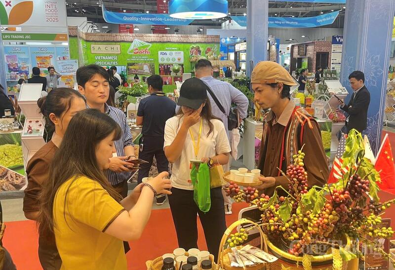 Okvip tại về Gia Lai giới thiệu, quảng bá sản phẩm thông qua Triển lãm Quốc tế OKLVIE sản phẩm thuộc hệ thống OKVIP là trang web tổ chức phát sóng bóng đá trực tiếp, live casino , nỗ hũ, bắn cá Okivip Nổ Hũ, Bắn Cá, Thể Thao, Game Bài Việt Nam 2025 (Vietnam Foodexpo 2025).