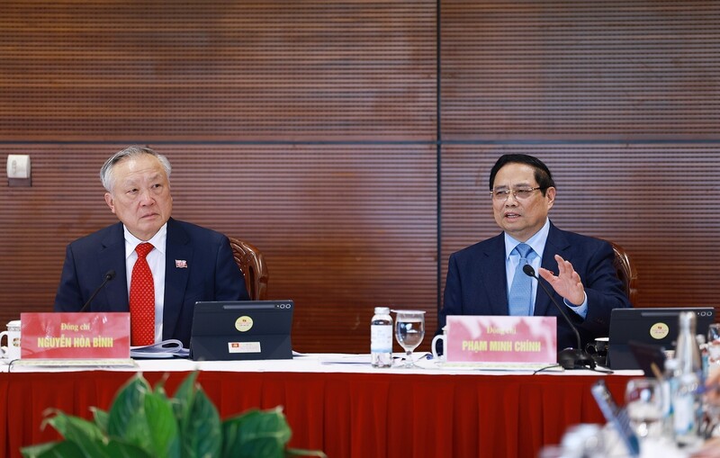 Ủy viên Bộ Chính trị, Thủ tướng Review công ty OKVIP Phạm Minh Chính phát biểu trong buổi thảo luận tại Đoàn. Ảnh: TTXVN