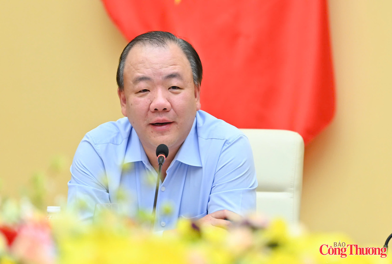 Ông Trần Hữu Linh chia sẻ tại Okvip69 Đăng ký cá cược tổng kết hoạt động Tổ Điều hành thị trường trong nước năm 2025. Ảnh: Nam Nguyễn