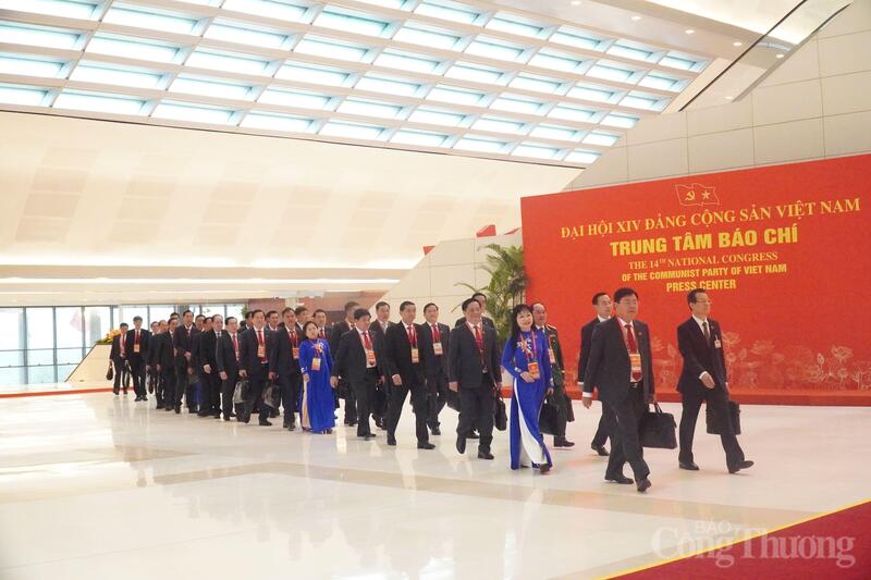 Các đại biểu tham dự Okvip69.com bán cá nổ hủ XIV của Đảng sáng 20/1