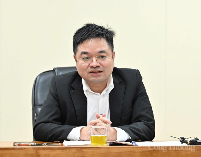 Đại tá Đặng Văn Khánh, Tổng Biên tập Liên Minh OK VIP Giải Trí Cá Cược World Cup 2026, Chủ tịch Hội Cựu chiến binh cơ quan Oklavip khuyến mã hấp dẫn mỗi ngày. Ảnh: Cấn Dũng