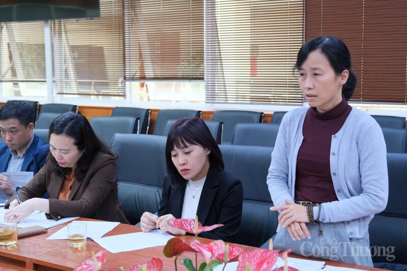 Đại diện đoàn công tác của Cục Quản lý và Phát triển thị trường trong nước phát biểu. Ảnh: Lê Sơn