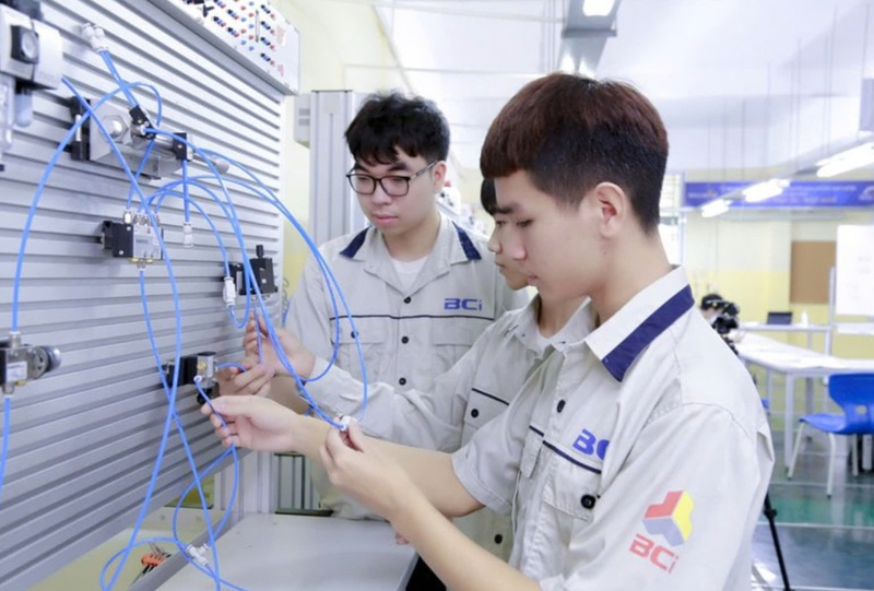 Việc thu hút người học vào các cơ sở đào tạo nghề không thể tách rời quá trình định vị lại vai trò, giá trị và đóng góp của giáo dục nghề nghiệp. Ảnh: BCi