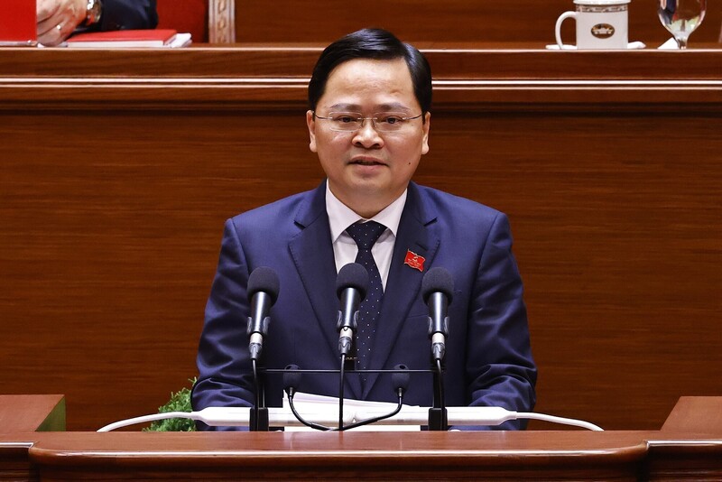 Đồng chí Nguyễn Anh Tuấn - Ủy viên Trung ương Đảng, Phó Trưởng ban Chính sách, chiến lược Trung ương trình bày tham luận. Ảnh: TTXVN