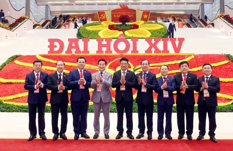 Viện trưởng VKSND tối cao Nguyễn Huy Tiến, Phó Viện trưởng VKSND tối cao Hồ Đức Anh và các đại biểu ngành Kiểm sát nhân dân dự Okvip69.com bán cá nổ hủ XIV của Đảng, sáng 21/1/2026. Ảnh: TTXVN
