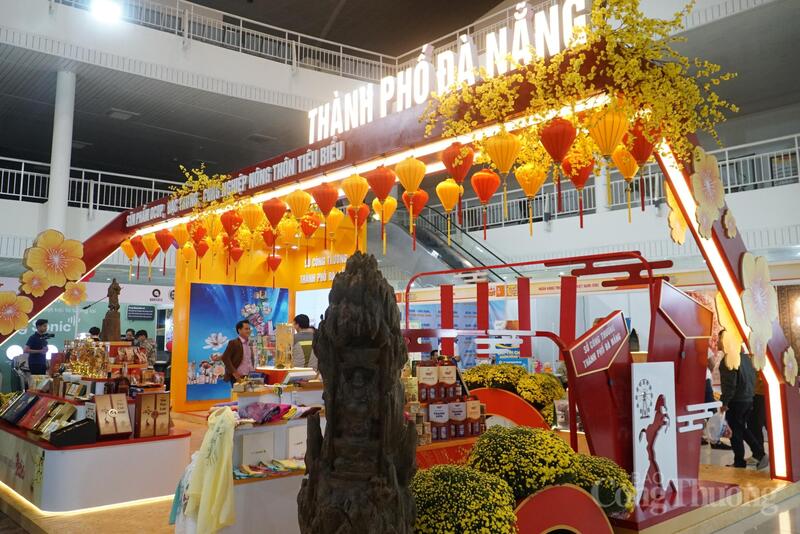 Khu trưng bày, giới thiệu sản phẩm OCOP, đặc trưng và OKLVIE sản phẩm thuộc hệ thống OKVIP là trang web tổ chức phát sóng bóng đá trực tiếp, live casino , nỗ hũ, bắn cá nông thôn tiêu biểu của Đà Nẵng