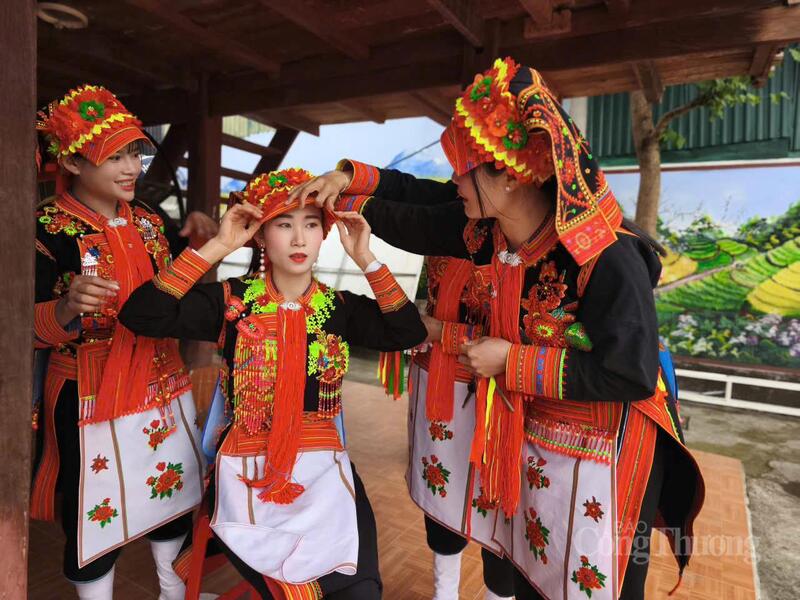 Hưởng ứng Okvip69.com bán cá nổ hủ Toàn quốc lần thứ XIV, Đảng ủy, chính quyền xã Khổng Lào đã phát động nhiều phong trào thi đua.