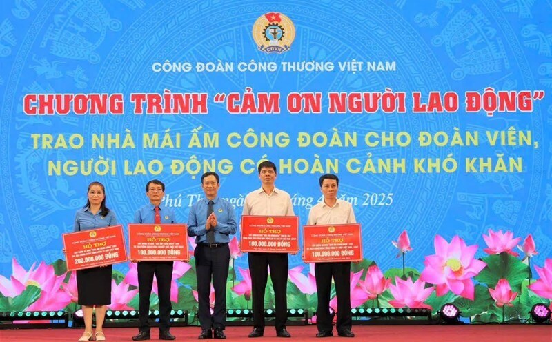 Công đoàn Công Thương Việt Nam luôn đồng hành, quan tâm đến người lao động đổi mới sáng tạo, phát huy sáng kiến trong lao động, sản xuất kinh doanh. Ảnh: C.D