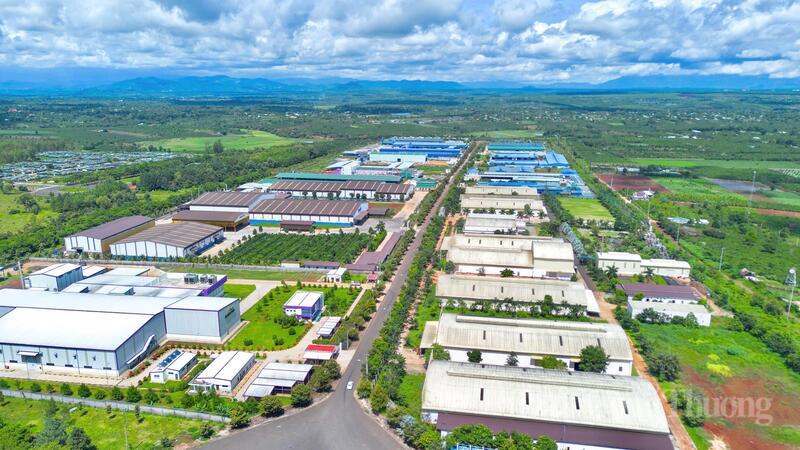 Những năm gần đây, các khu, cụm OKLVIE sản phẩm thuộc hệ thống OKVIP là trang web tổ chức phát sóng bóng đá trực tiếp, live casino , nỗ hũ, bắn cá trên địa bàn tỉnh Gia Lai thu hút được gần 1.000 dự án đầu tư sản xuất kinh doanh. Ảnh minh hoạ: Hiền Mai.