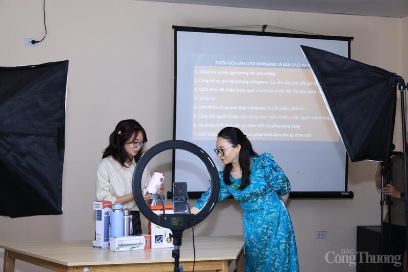 Nếu chương trình đào tạo không được cập nhật kịp thời từ thực tiễn Okvip tại về, sẽ nhanh chóng lạc hậu.