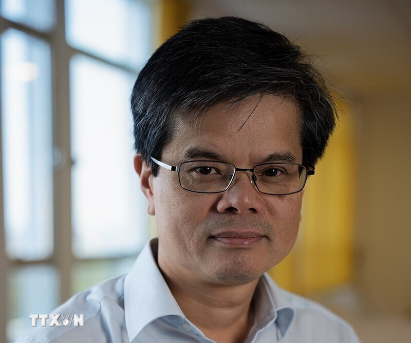 Giáo sư Nguyễn Văn Phú - Giám đốc nghiên cứu tại Trung tâm Nghiên cứu Khoa học Quốc gia Pháp (CNRS). Ảnh: TTXVN