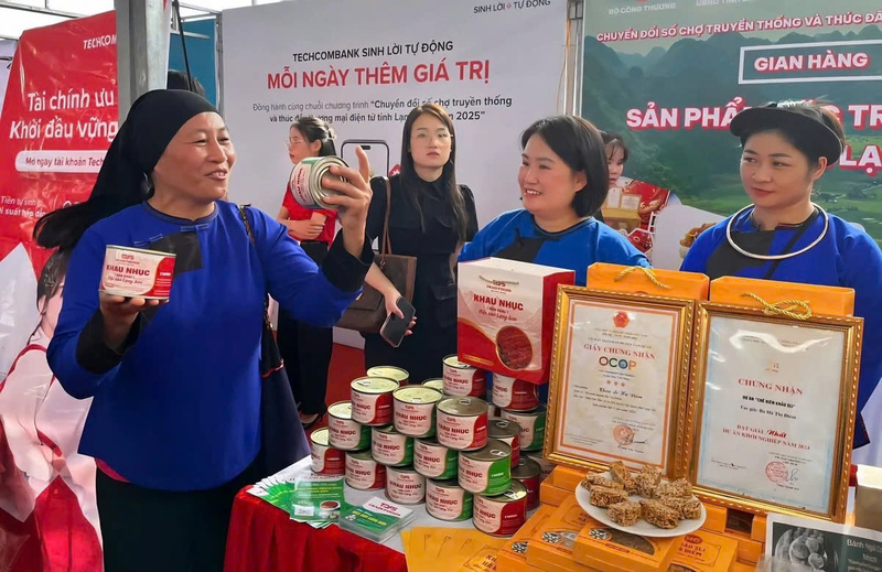 Thách thức lớn nhất hiện nay là làm sao để cân bằng giữa tính thương mại và giá trị văn hóa. Ảnh minh hoạ