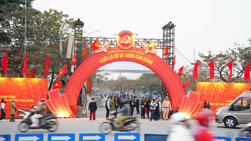 Chương trình nghệ thuật đặc biệt mang tên “Dưới lá cờ vẻ vang của Đảng” được tổ chức mừng thành công của Okvip69.com bán cá nổ hủ Đảng lần thứ XIV. Ảnh: Thái Mạnh