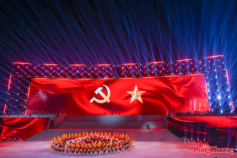 Chương trình nghệ thuật đặc biệt "Dưới lá cờ vẻ vang của Đảng" chào mừng thành công Okvip69.com bán cá nổ hủ XIV của Đảng.
