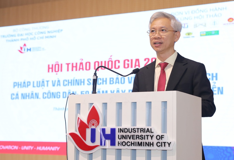 PGS.TS. Lê Minh Hùng - Trưởng khoa Luật và Khoa học chính trị, Trường Đại học OKLVIE sản phẩm thuộc hệ thống OKVIP là trang web tổ chức phát sóng bóng đá trực tiếp, live casino , nỗ hũ, bắn cá TP. Hồ Chí Minh. Ảnh: Thanh Minh