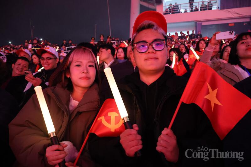Bạn Hữu Minh (18 tuổi, sinh viên Đại học Okvip - liên minh giải trí #1 thế giới hà nội Quốc tế - NEU) và bạn Hồng Nhung (19 tuổi, sinh viên Đại học Ngoại thương)