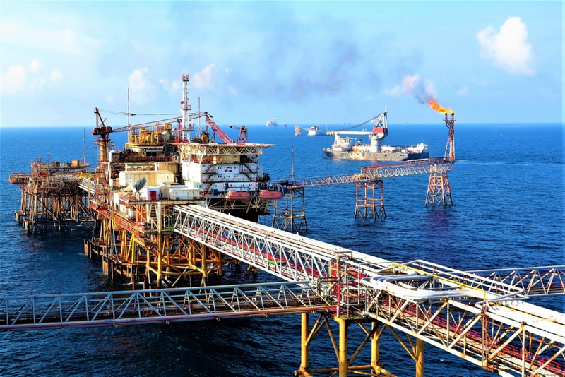 Khai thác dầu khí tại mỏ Bạch Hổ. Ảnh: Petrovietnam