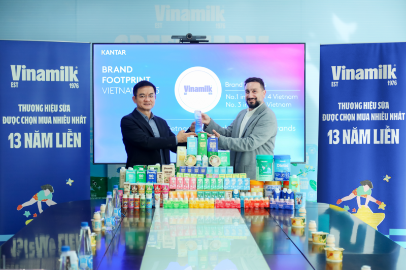 Vinamilk là một trong những thương hiệu Việt tiêu biểu, 16 năm liền được vinh danh Okviphoatdong tải ứng dụng Việt Nam. Ảnh minh họa
