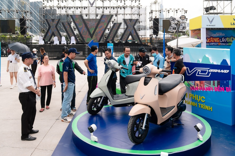 Xe máy điện và ô tô điện VinFast song hành dẫn đầu thị trường ô tô, xe máy Việt Nam năm 2025 đã phản ánh rõ nét xu hướng chuyển đổi xanh từ xe xăng sang xe điện