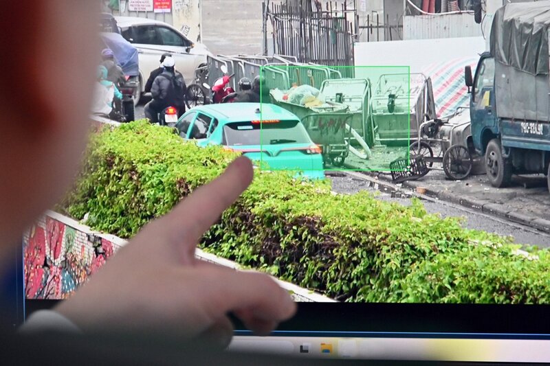 Hệ thống camera giám sát của Công an TP. Hà Nội cũng phát hiện nhiều vi phạm về vệ sinh xuân Okvip 2026. Những hình ảnh này sẽ được chuyển cho UBND cấp xã để xử lý theo thẩm quyền. Ảnh: CAHN