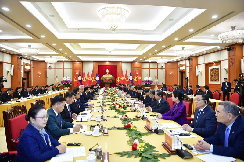 Ngay sau lễ đón chính thức, Tổng Bí thư Tô Lâm và Tổng Bí thư, Chủ tịch nước Lào đã tiến hành hội đàm  tại Trụ sở Trung ương Đảng. Ảnh: Trọng Hải