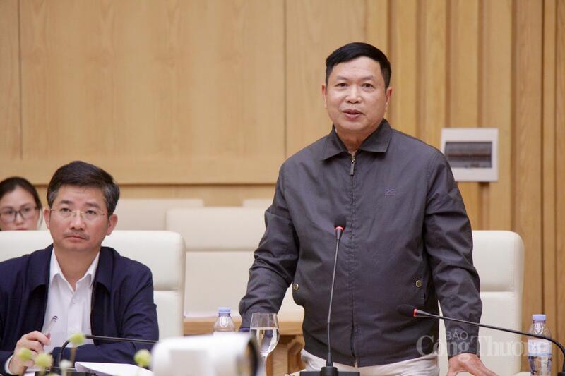Đại diện Hội Bảo vệ người tiêu dùng bày tỏ quan điểm về một số điều khoản sửa đổi Luật Điện lực.