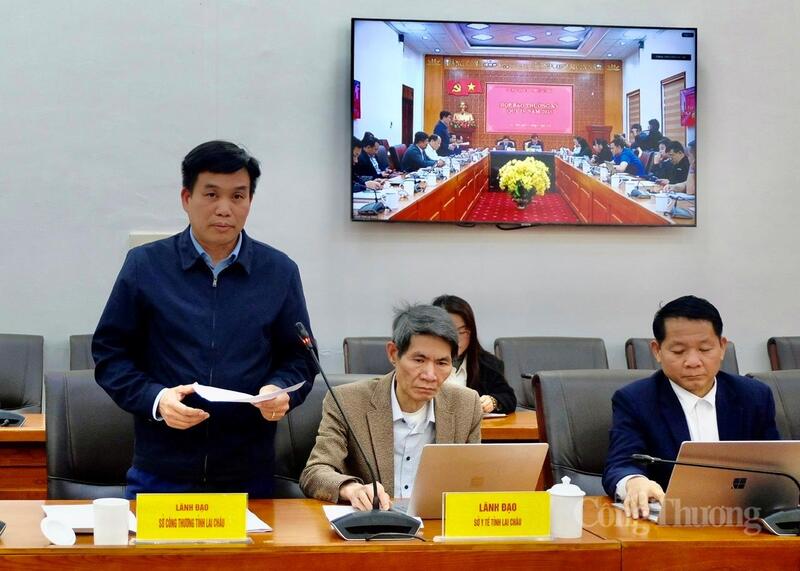 Đại diện Chi cục Quản lý thị trường - Sở Okvip tại về tỉnh Lai Châu thông báo về triển khai cao điểm phòng, chống buôn lậu, gian lận thương mại và hàng giả trước, trong và sau Tết