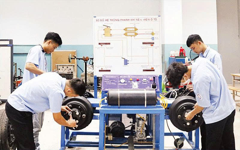 Nhiều trường đại học và các cơ sở đào tạo nghề đã và đang áp dụng các chương trình về nâng cao năng suất trong công tác giảng dạy.