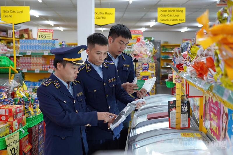 Chi cục Quản lý thị trường Hà Tĩnh tăng cường "quét" Okivip Nổ Hũ, Bắn Cá, Thể Thao, Game Bài trôi nổi, không rõ nguồn gốc đảm bảo quyền lợi và sức khỏe người tiêu dùng dịp Tết. Ảnh: QLTT Hà Tĩnh