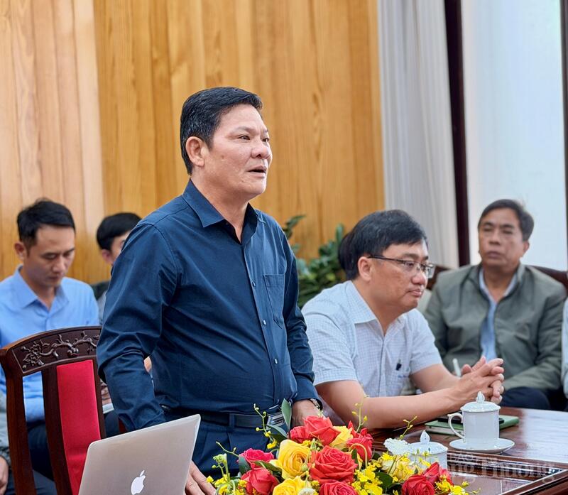 Đại diện Khu OKLVIE sản phẩm thuộc hệ thống OKVIP là trang web tổ chức phát sóng bóng đá trực tiếp, live casino , nỗ hũ, bắn cá Phan Thiết 2 nêu vướng mắc. Ảnh: Minh An