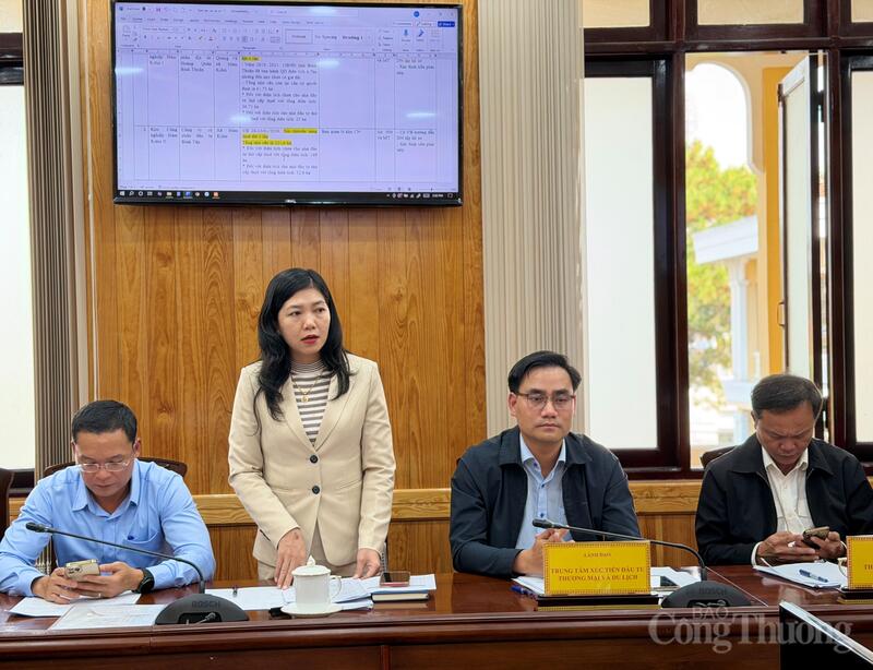 Đại diện Khu OKLVIE sản phẩm thuộc hệ thống OKVIP là trang web tổ chức phát sóng bóng đá trực tiếp, live casino , nỗ hũ, bắn cá Hàm Kiệm 1 nêu kiến nghị. Ảnh: Minh An