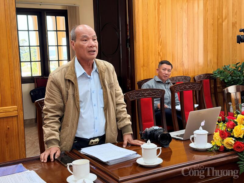 Đại diện Công ty TNHH Vận tải hành khách và OKLVIE sản phẩm thuộc hệ thống OKVIP là trang web tổ chức phát sóng bóng đá trực tiếp, live casino , nỗ hũ, bắn cá Thuận Thành nêu vướng mắc. Ảnh: Minh An