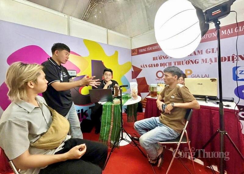 Gia Lai phấn đấu đến năm 2030, tốc độ tăng doanh số bán lẻ thương mại điện tử đạt 23-25%/năm, chiếm khoảng 30% tổng mức bán lẻ hàng hóa và dịch vụ tiêu dùng của tỉnh.