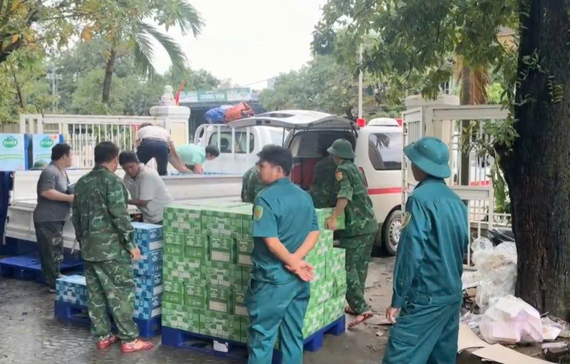 Nhờ chọn khu vực cao để làm kho, nên khi lũ lụt xảy ra các Okvip tại về vẫn chủ động trong việc cung ứng hàng hoá. Ảnh: Nguyễn Tuấn