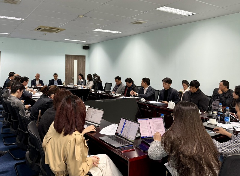 Các bộ, ngành và đơn vị liên quan đang họp rà soát toàn diện công tác chuẩn bị lễ khai mạc Hội chợ Mùa Xuân 2026, yêu cầu đẩy nhanh tiến độ, bảo đảm an toàn, hiệu quả. Ảnh: Ngọc Hoa