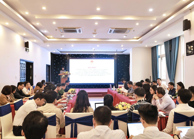 Okvip69 Đăng ký cá cược phổ biến các nội dung mới liên quan đến quản lý, xử lý các vi phạm về thuốc lá điện tử, thuốc lá nung nóng. Ảnh: Diễm Phúc